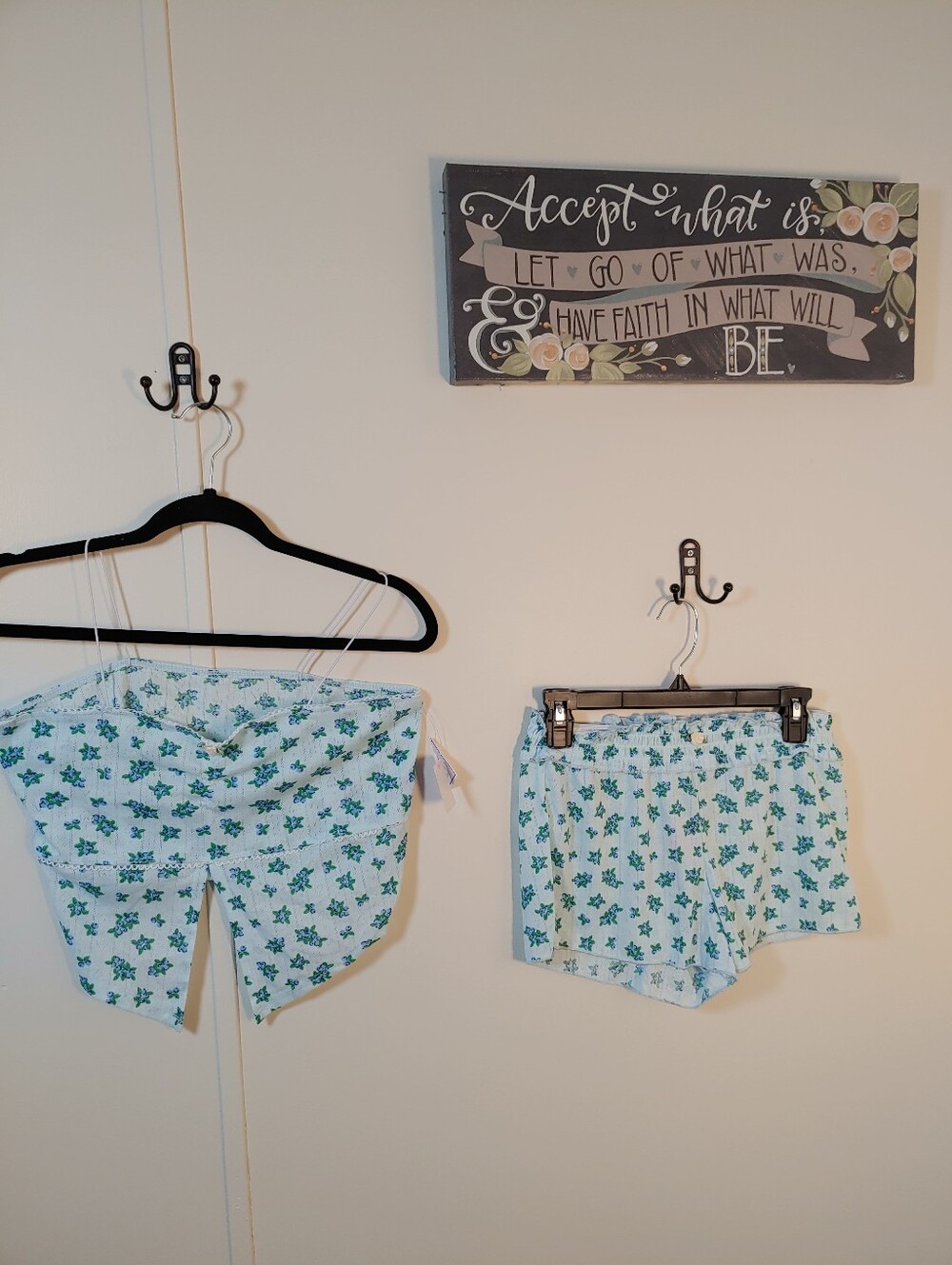NWT Medium 5B Style Feminine & Flirty Blue Floral Night Set